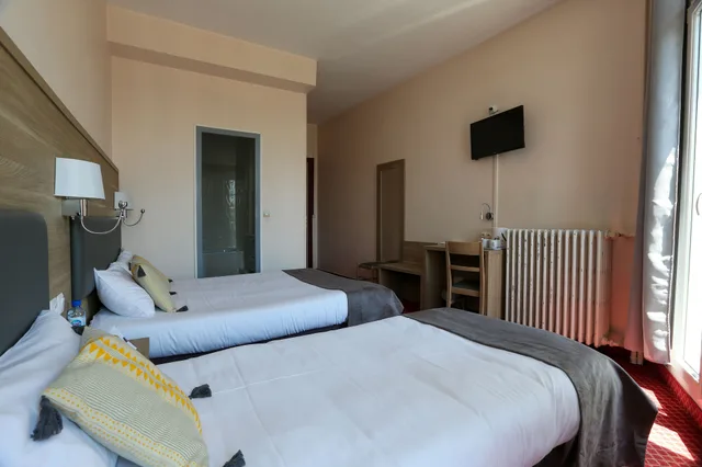 Room, Triple, 1 Double and 1 Single Bed, Brit Hotel Bleu Nuit 4/5