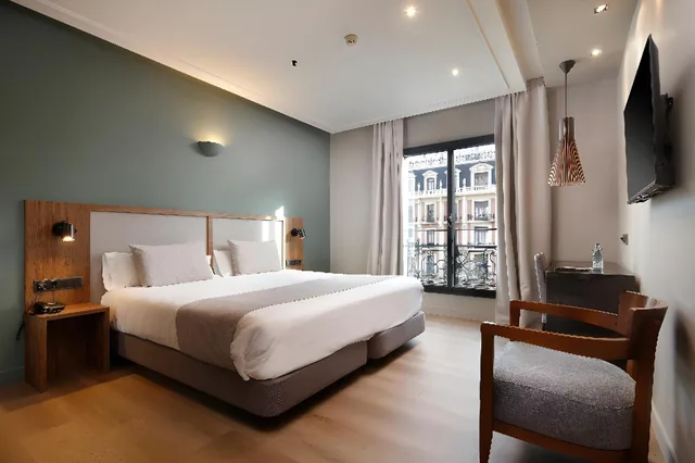غرفة ثلاثية بسريرين منفصلين، WILSON BOUTIQUE HOTEL 1/1