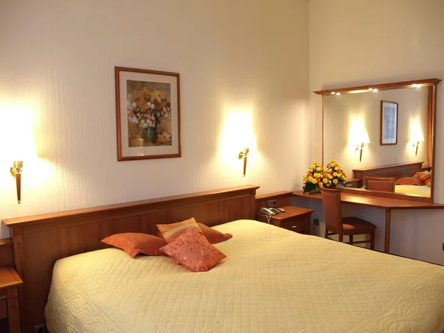 جناح، Hotel Steglitz International 1/4