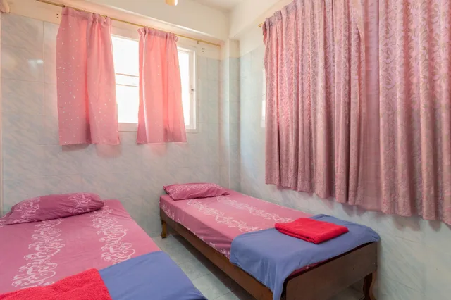 Room, Twin Beds, New Central Guesthouse 1/1