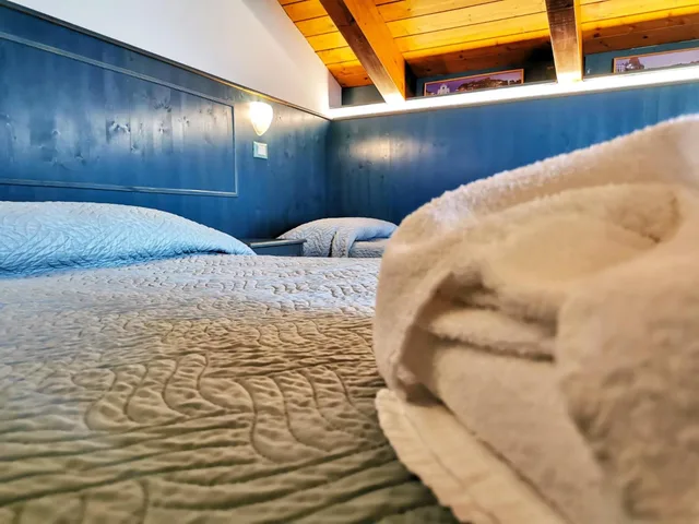 جناح جونيور، Hotel La Plage 9/9