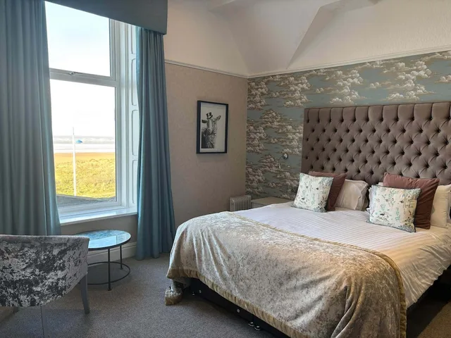 غرفة تنفيذية بسرير كوين بإطلالة على البحر، Glendower Hotel 1/4