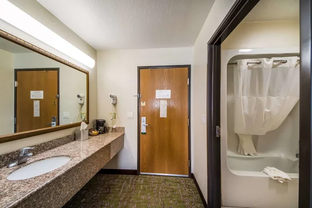 جناح، Quality Suites San Antonio 4/4