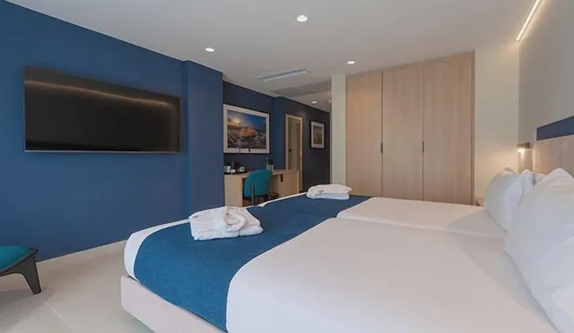 غرفة بسريرين منفصلين بشرفة، Maritim Antonine Hotel and Spa Malta 7/10