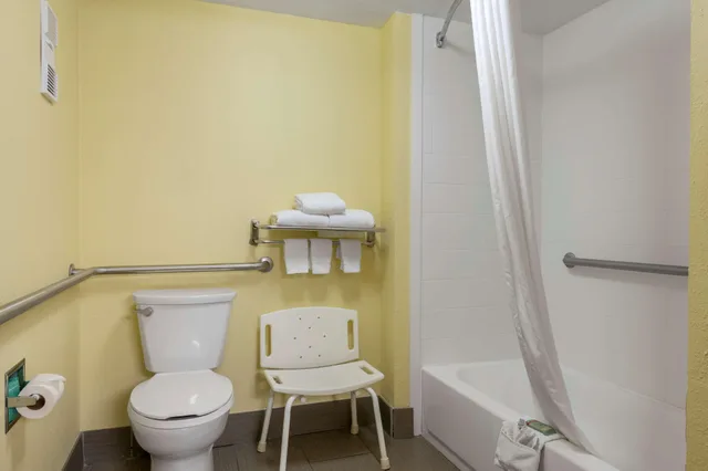 غرفة بسرير كينج لذوي الإعاقة، Best Western Louisville East Inn & Suites 3/3