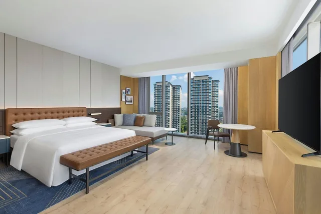 Standard, King Bed, City View, Four Points By Sheraton Leshan 1/2