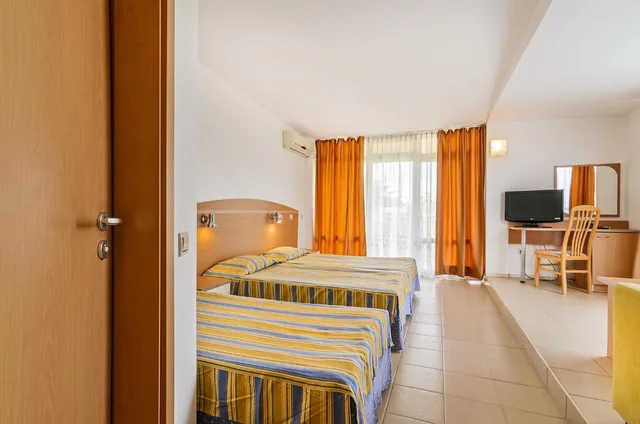 Room, Triple, Balcony, Gloria St. Constantine 1/10