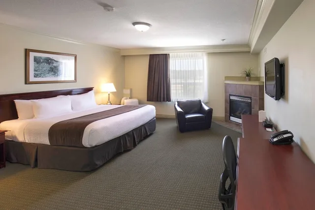 غرفة قياسية بسرير كينج للمدخنين، Quality Inn & Suites Whitecourt 1/6