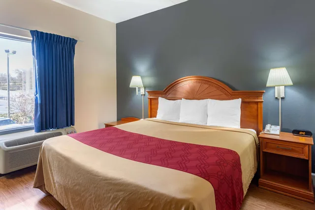 غرفة بسرير كينج، Econo Lodge Lookout Mountain 1/3