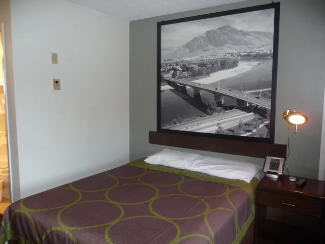 جناح ديلوكس بسرير كوين، Super 8 by Wyndham Kamloops East 2/4