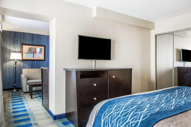 جناح بسرير كينج، Comfort Inn and Suites Meriden 1/3