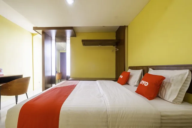 غرفة ديلوكس بسرير مزدوج، Capital O 1973 Hotel Toserba Selamat Syariah Pelabuhan Ratu 1/4