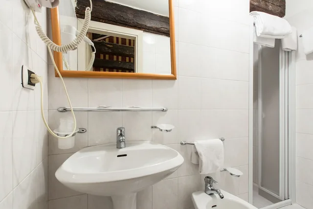 غرفة ثلاثية بسرير مزدوج وسرير فردي، Hotel Alcyone 8/10