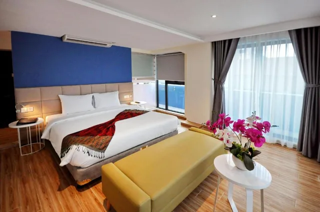 غرفة بريميوم بإطلالة على البحر بشرفة، Anrizon Hotel Nha Trang 1/4