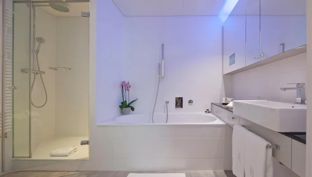 شقة متصلة بغرفتي نوم مع أريكة، Swiss Luxury Apartments 1/2