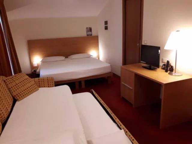 غرفة سوبيريور رباعية بسرير كوين، ACCADEMIA RIMINI 10/10
