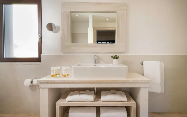 جناح جونيور بسرير كينج بإطلالة على البحر، Baglioni Resort Sardinia 3/5
