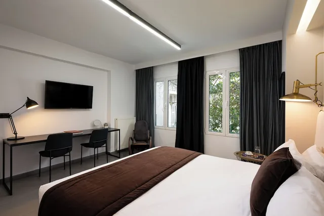Sir, Comfort, Suite, Queen Bed, Sofa، Sir Athens 3/10