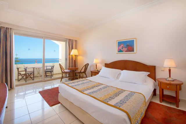 غرفة قياسية بسريرين منفصلين بإطلالة على البحر، Iberostar Selection Creta Marine 1/5