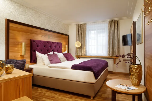 Classic, Double Bed, Hotel Schlosskrone 1/2