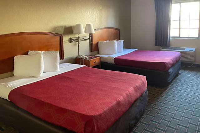 غرفة بسريرين كوين، Econo Lodge Kalamazoo MI 1/3