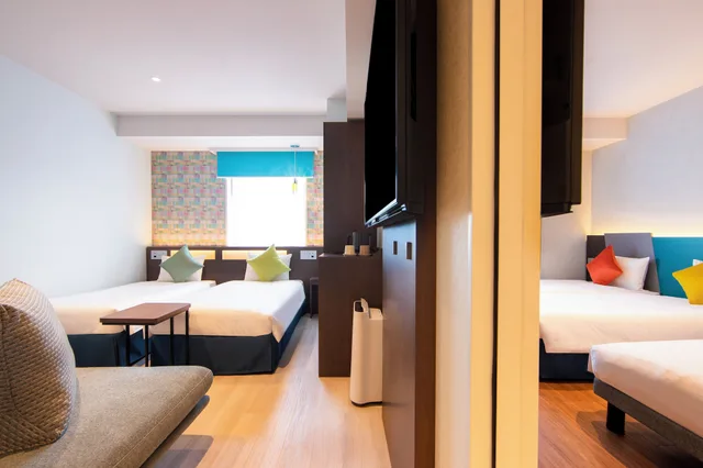غرفة متصلة بأربعة أسرّة، Karaksa Hotel Colors Tokyo Yaesu 3/4