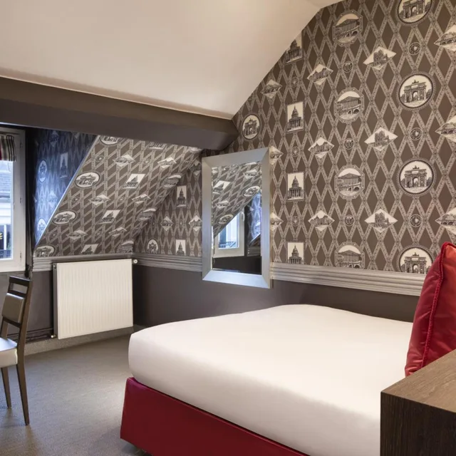 Room, Double Bed, Small, Elysees Hotel 2/4