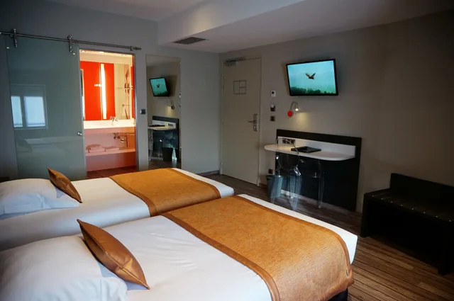 Superior, Twin Beds, Hotel de Bourgogne 1/5
