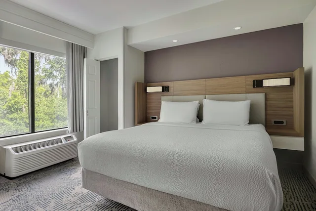 جناح بسرير كينج مع سرير سحّاب إضافي، SpringHill Suites by Marriott Jacksonville North I-95 Area 1/4