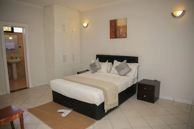 غرفة عائلية بسرير كوين وسريرين منفصلين بإطلالة على البحيرة، Haile Resort Hawassa 1/6