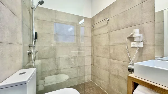 غرفة قياسية بسرير مزدوج بإطلالة على المدينة، Hotel Krone 1512 7/8