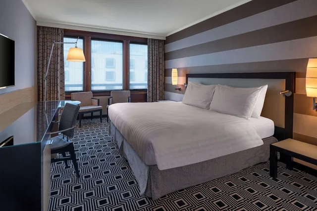 غرفة بسرير كينج، Hilton Geneva Hotel and Conference Centre (EX-Starling E EX-Crowne) 9/16