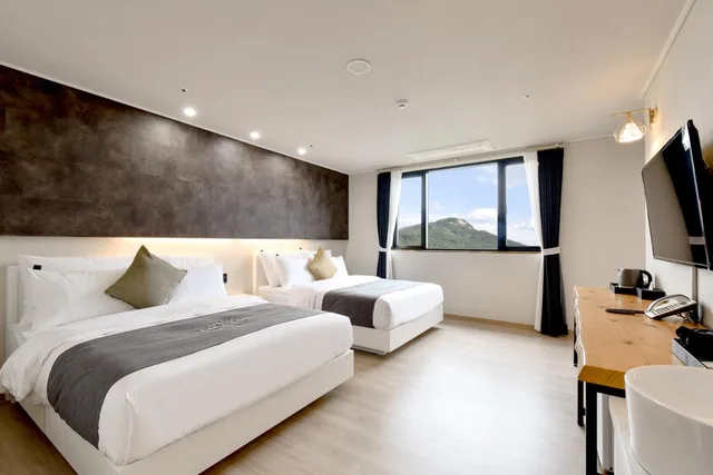 جناح ملكي، Andong Cm Park Hotel 3/10