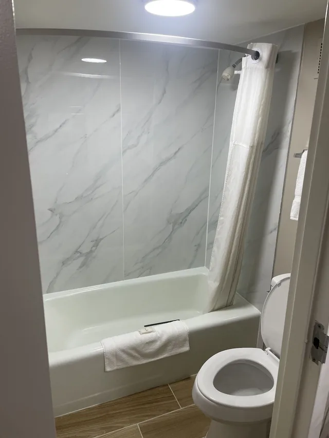 غرفة قياسية بسرير كينج لذوي الإعاقة، Super 8 by Wyndham Valdosta Mall 9/10