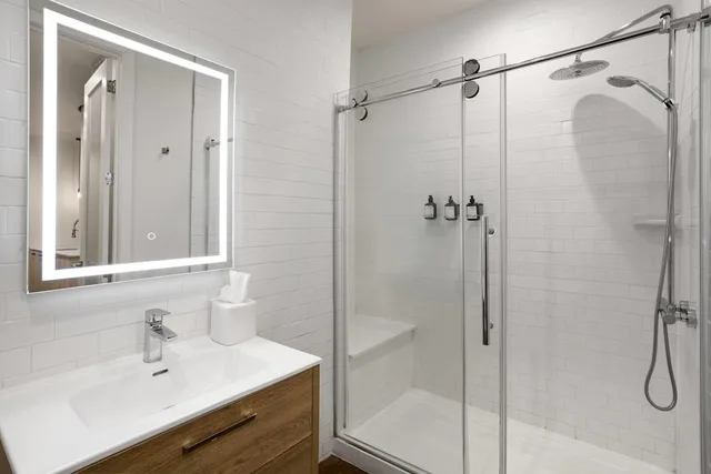 2 Bedrooms, Superior, Apartment, 2 Queen Beds, The Heid Lofts by Reside, a Wyndham Residence 6/8