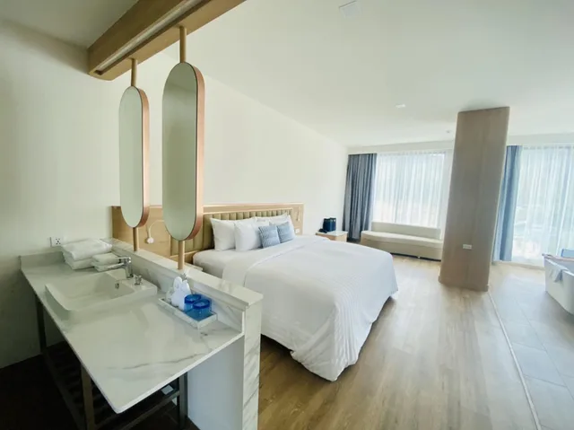 Junior Suite, King Bed, Infinity Aonang Krabi 6/8