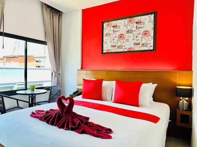 جناح عائلي بسريرين كينج بشرفة بغرفتي نوم، PJ PATONG RESORTEL 9/10