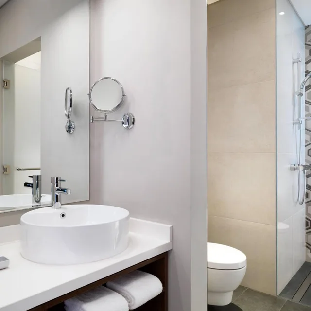 Aloft, King Bed, Pool View, High Floor, Aloft Me'aisam Dubai 3/4