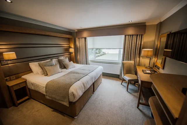 غرفة سوبيريور عائلية بسرير كينج وسرير بطابقين، Bowfield Hotel Country Club 1/3
