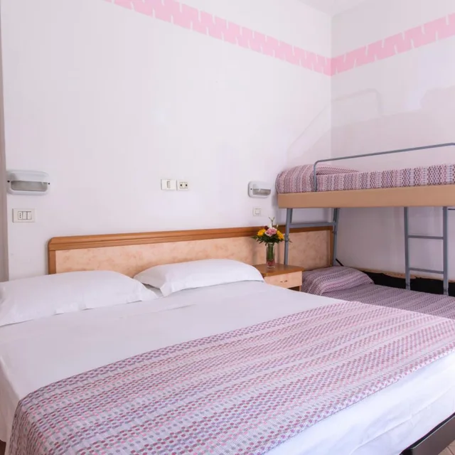 غرفة اقتصادية ثلاثية، Hotel Holland 1/5