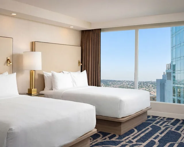 غرفة بسريرين كوين بإطلالة على المدينة، Embassy Suites By Hilton Niagara Falls Fallsview 1/2