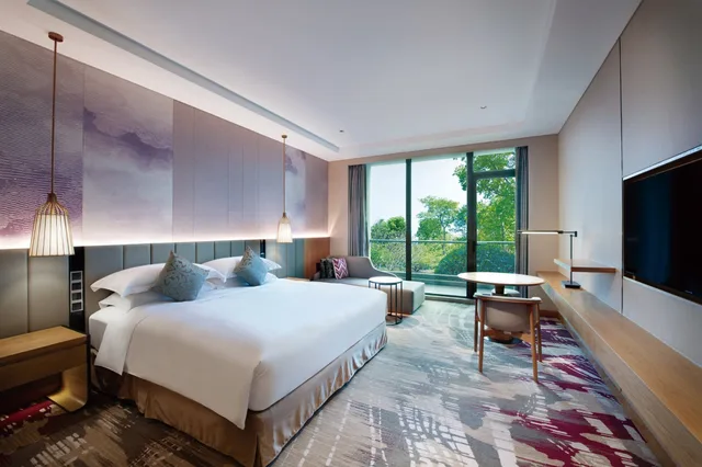 غرفة قياسية بسرير كينج بشرفة، Crowne Plaza Huzhou 2/5