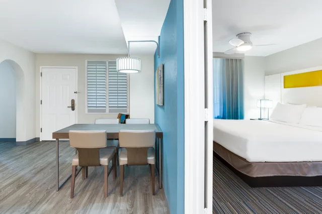3 Bedrooms, Family Suite, 2 King Beds, Bunk Bed, Accessible, Holiday Inn Resort Orlando Suites - Waterpark 4/10