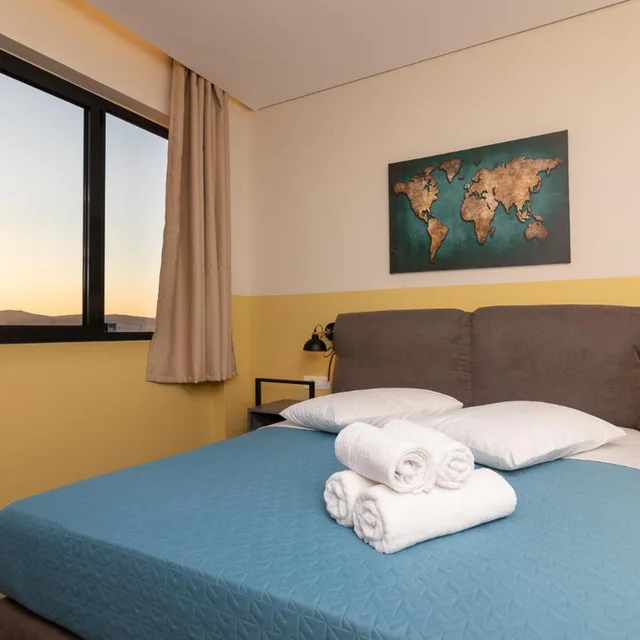 غرفة كومفورت ثلاثية بسرير فردي، Dunlin Hotel Athens 2/7