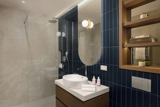 شقة ديلوكس بسرير مزدوج بغرفة نوم واحدة مع أريكة، Movenpick Hotel & Residences Teuta Kotor Bay 5/8