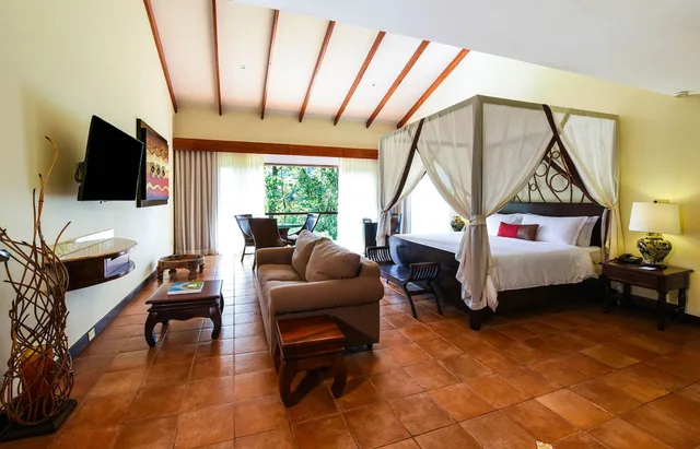 Suite, King Bed, Volcano View، Tabacon Thermal Resort and Spa 2/6
