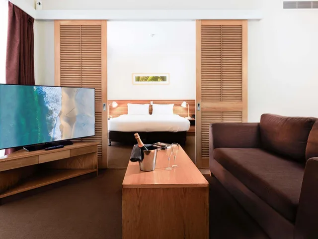 جناح بسرير كينج بغرفة نوم واحدة بإطلالة، Novotel Sunshine Coast Resort 2/2