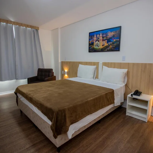 Flat, Single, Double Bed، Tri Hotel Chapeco 2/5