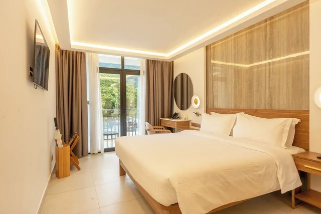 Signature, Mountain, Standard, King Bed, Garden and Mountain View, Coral Strand Smart Choice 4/10