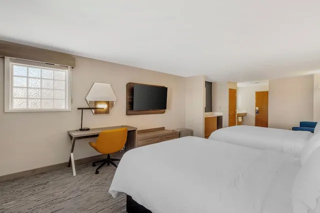 Suite, 2 Queen Beds, Sofa, Balcony, Holiday Inn Express Fallon 2/4